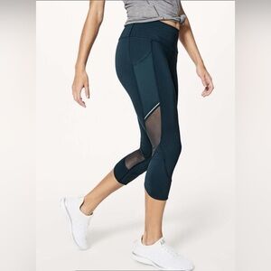 Lululemon Home Stretch Crop 19" Submarine Size 4 Forage Teal Mesh Side Pockets